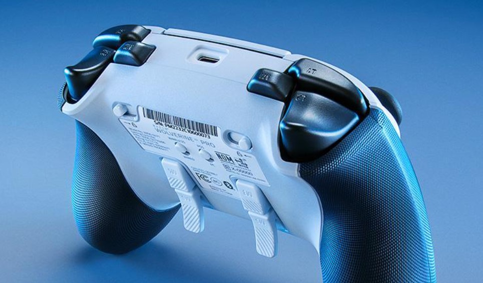 Razer Wolverine V2 Pro 1