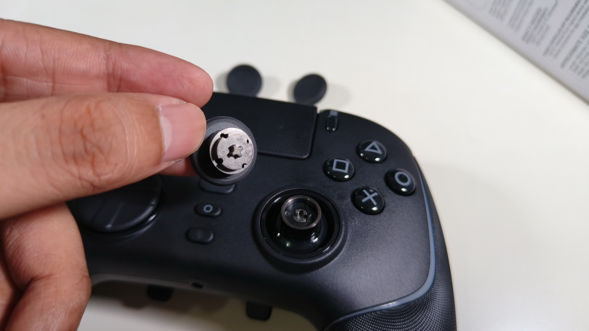 Razer Wolverine V2 Pro