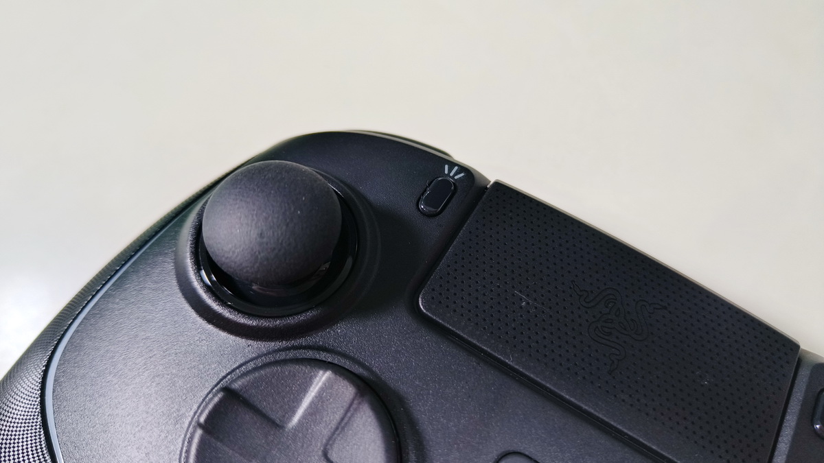 Razer Wolverine V2 Pro