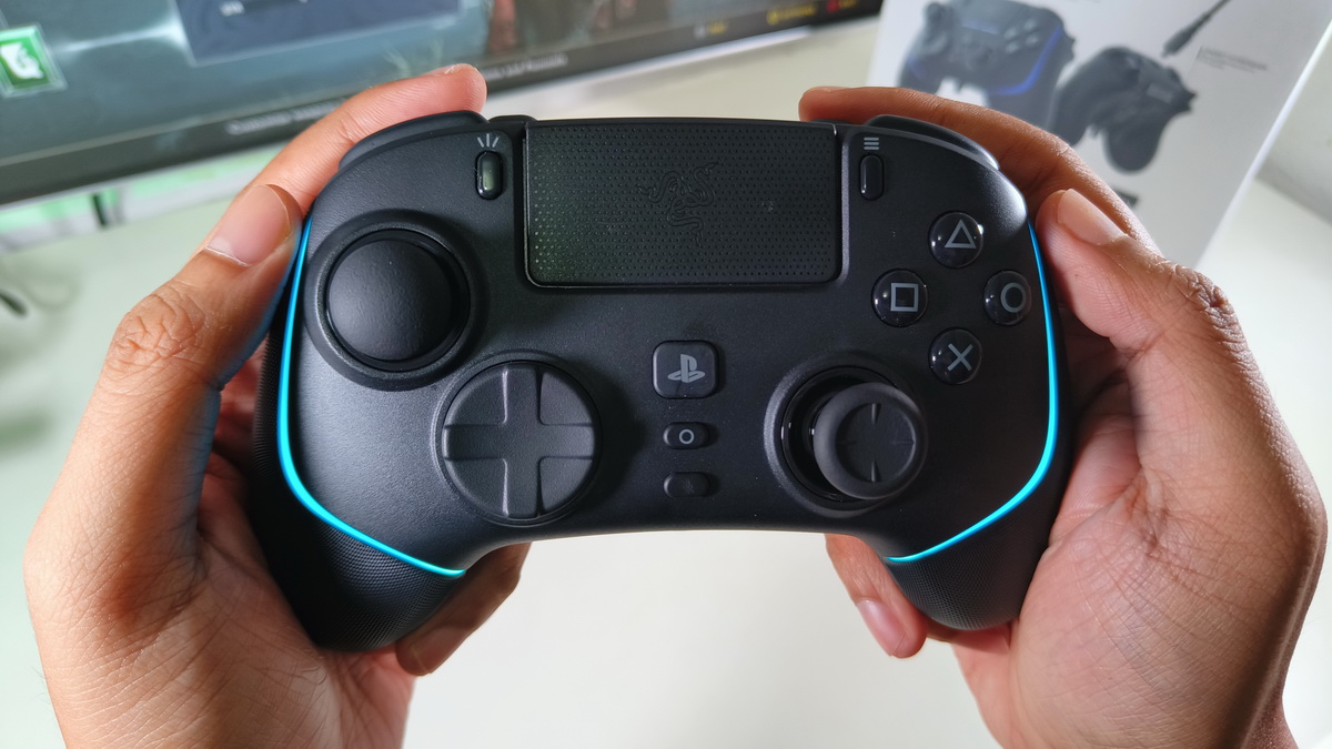 Razer Wolverine V2 Pro