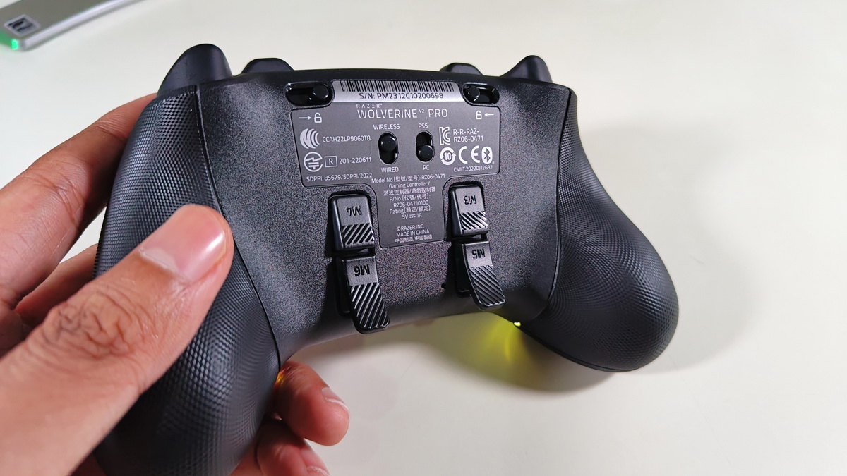 Razer Wolverine V2 Pro