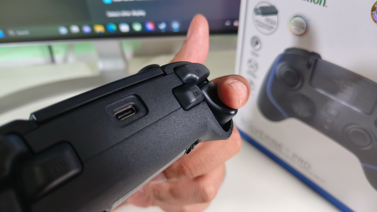 Razer Wolverine V2 Pro