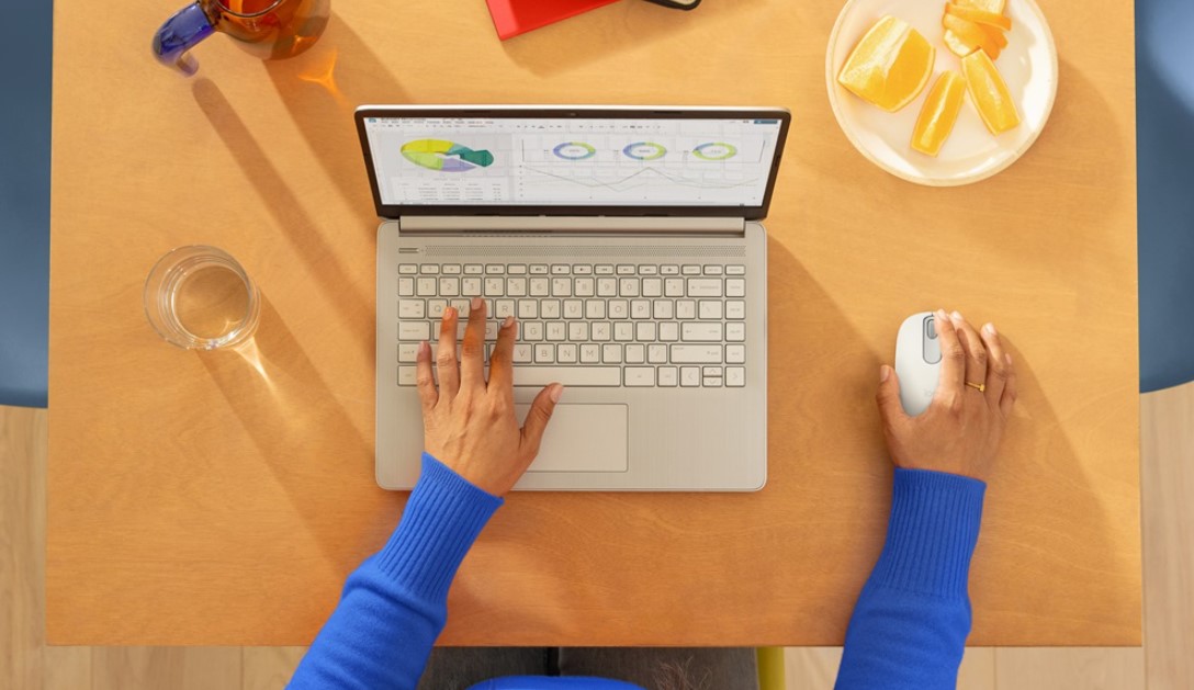 Logitech M196: Mouse Bluetooth Nirkabel yang Tangguh dan Ramah Lingkungan