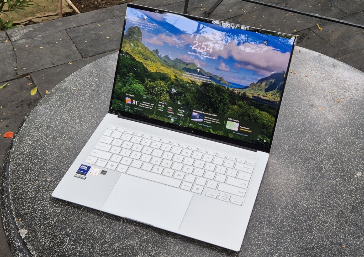 [REVIEW] ASUS Zenbook S 14 OLED (UX5406), Laptop Premium Super Tipis dengan Baterai Tahan Lama