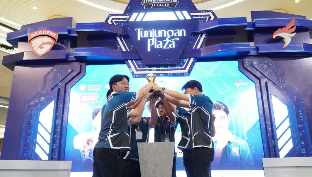 Kado Perpisahan Terbaik Untuk Kelas 12 Tim SMA Xaverius 1 Palembang,
Juara Liga Esports Nasional 2024