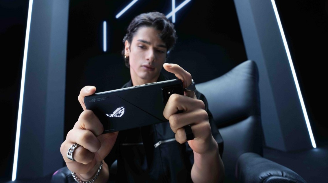 ASUS ROG Phone 8 Resmi Jadi Official Smartphone di M6 World Championship 2024!