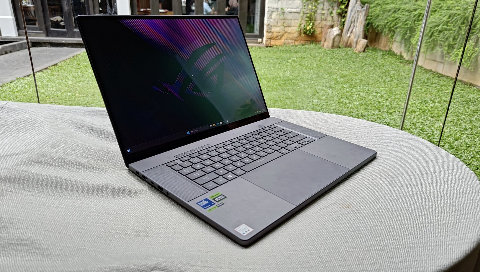 ASUS ROG Zephyrus G16: Laptop AI Gaming Paling Tipis dan Ringan dengan Performa Maksimal