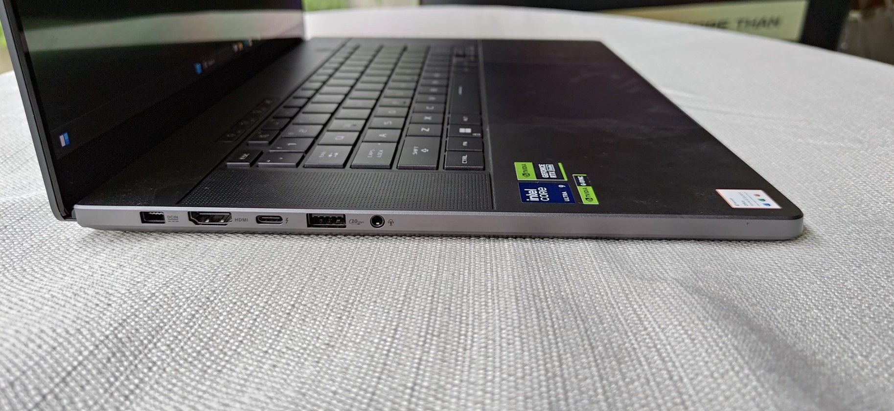 ASUS ROG Zephyrus G16: Laptop AI Gaming Paling Tipis dan Ringan dengan Performa Maksimal