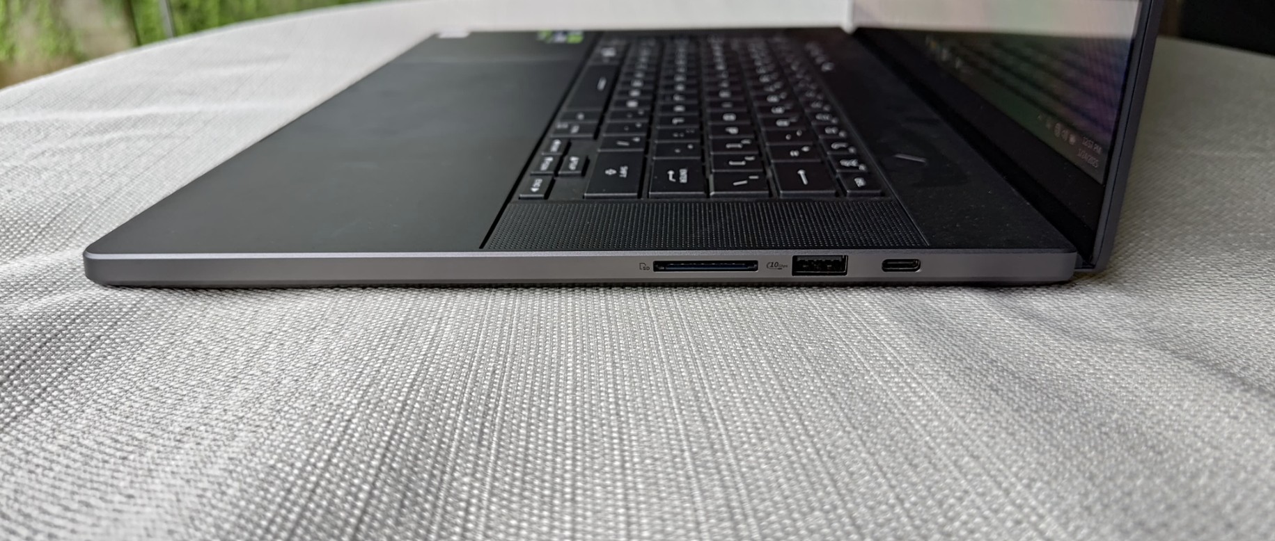 ASUS ROG Zephyrus G16: Laptop AI Gaming Paling Tipis dan Ringan dengan Performa Maksimal