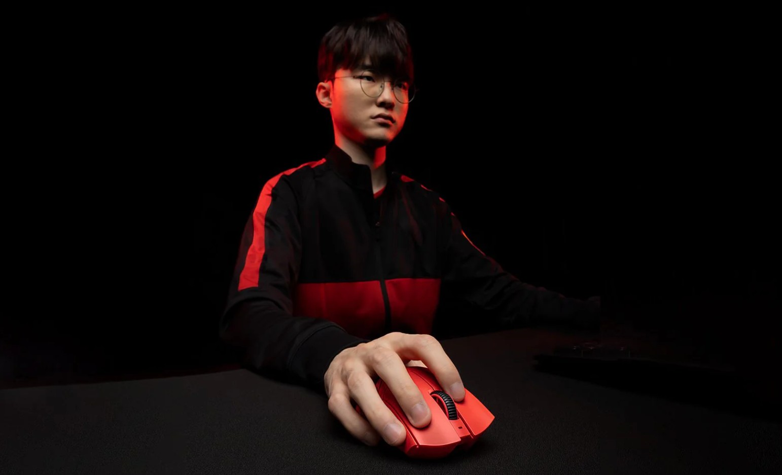Faker Rayakan 10 Tahun Bersama Razer dengan Live Stream Spesial dan Hadiah Seru!