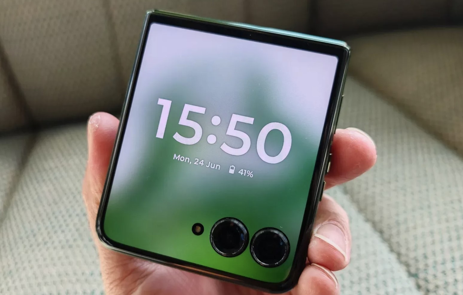 Motorola Razr Ultra 2025 Muncul di Geekbench, Gunakan Snapdragon 8 Elite