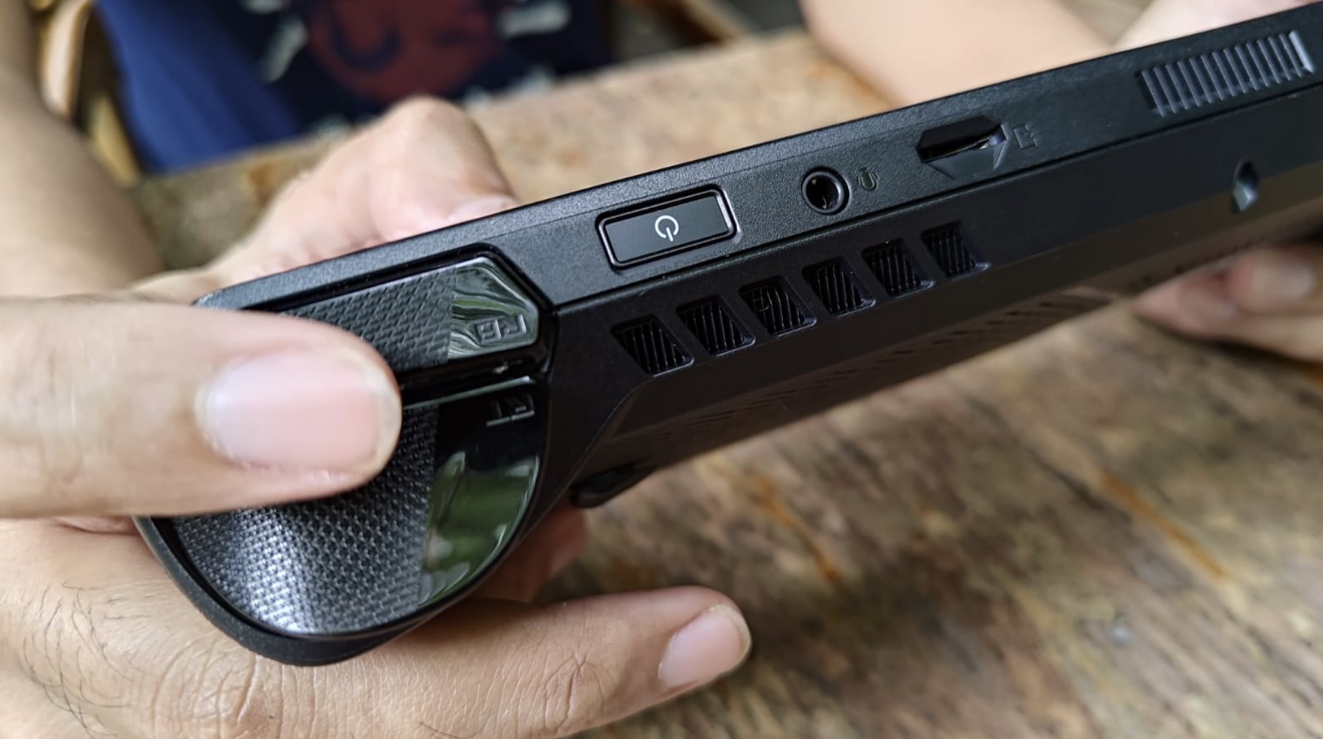 [REVIEW] ASUS ROG Ally X, Handheld Gaming PC Paling Canggih di 2025