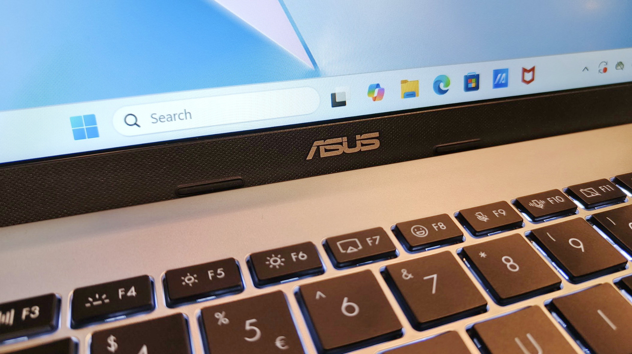 Hands-On Review Lengkap ASUS Vivobook 14 (A1407CA): Laptop AI Canggih dengan Harga Terjangkau