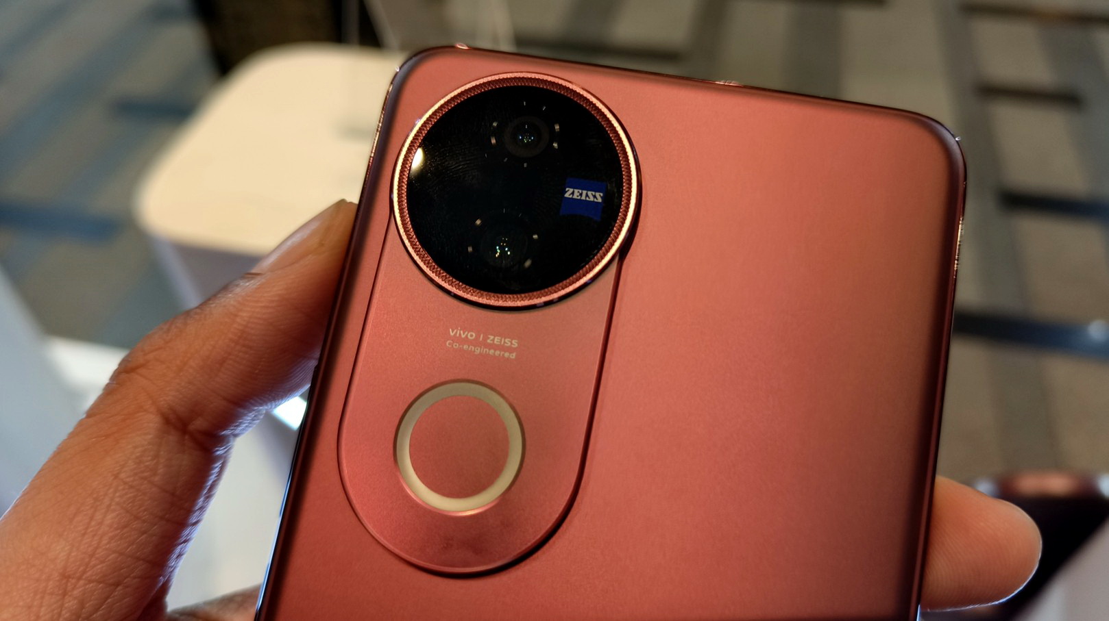 vivo V50 Resmi Meluncur di Indonesia, Hadirkan Fotografi Profesional dan Performa Andal