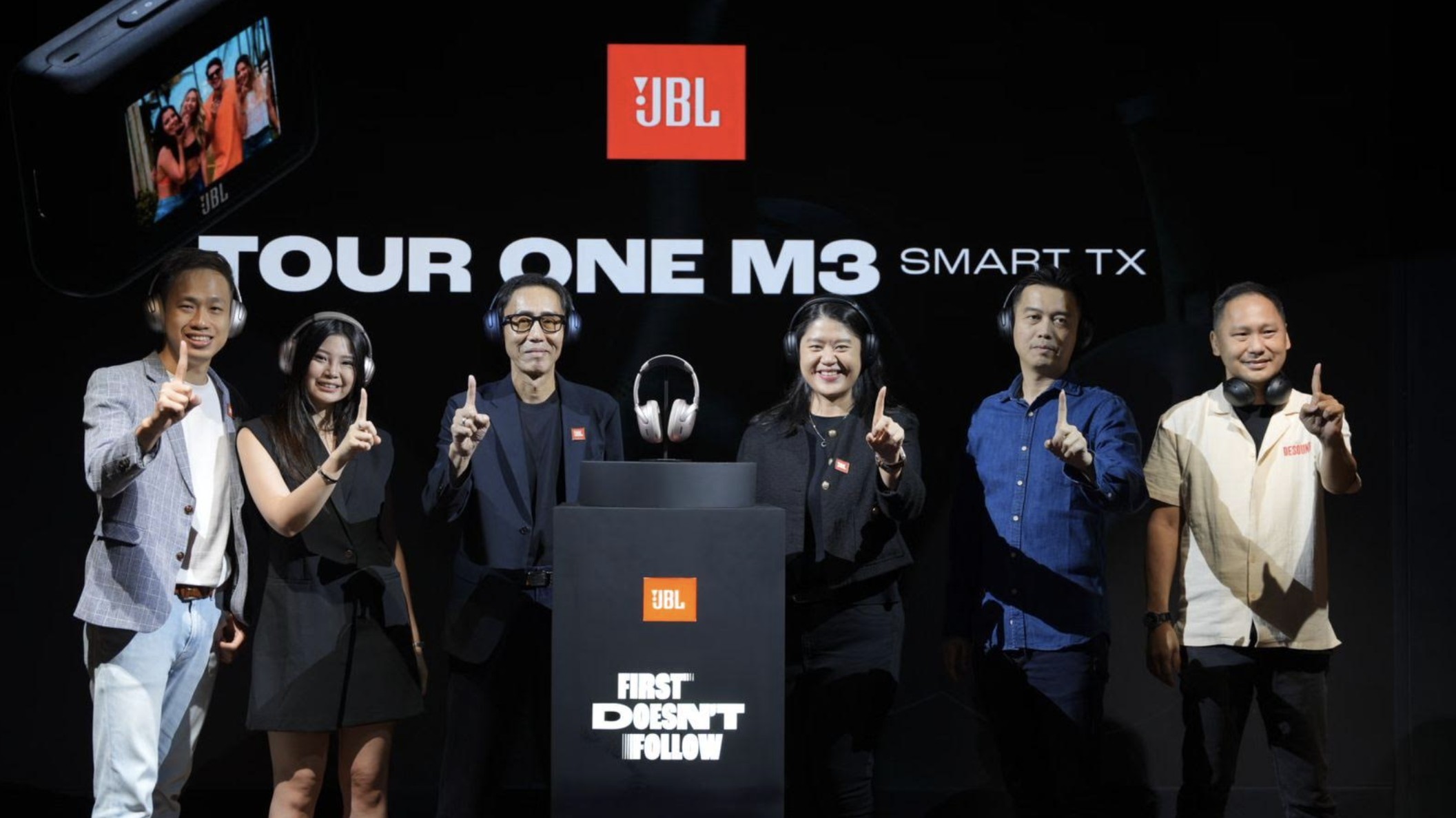 JBL Luncurkan Tour One M3 Smart Tx: Headphone Over-Ear Paling Canggih 2025