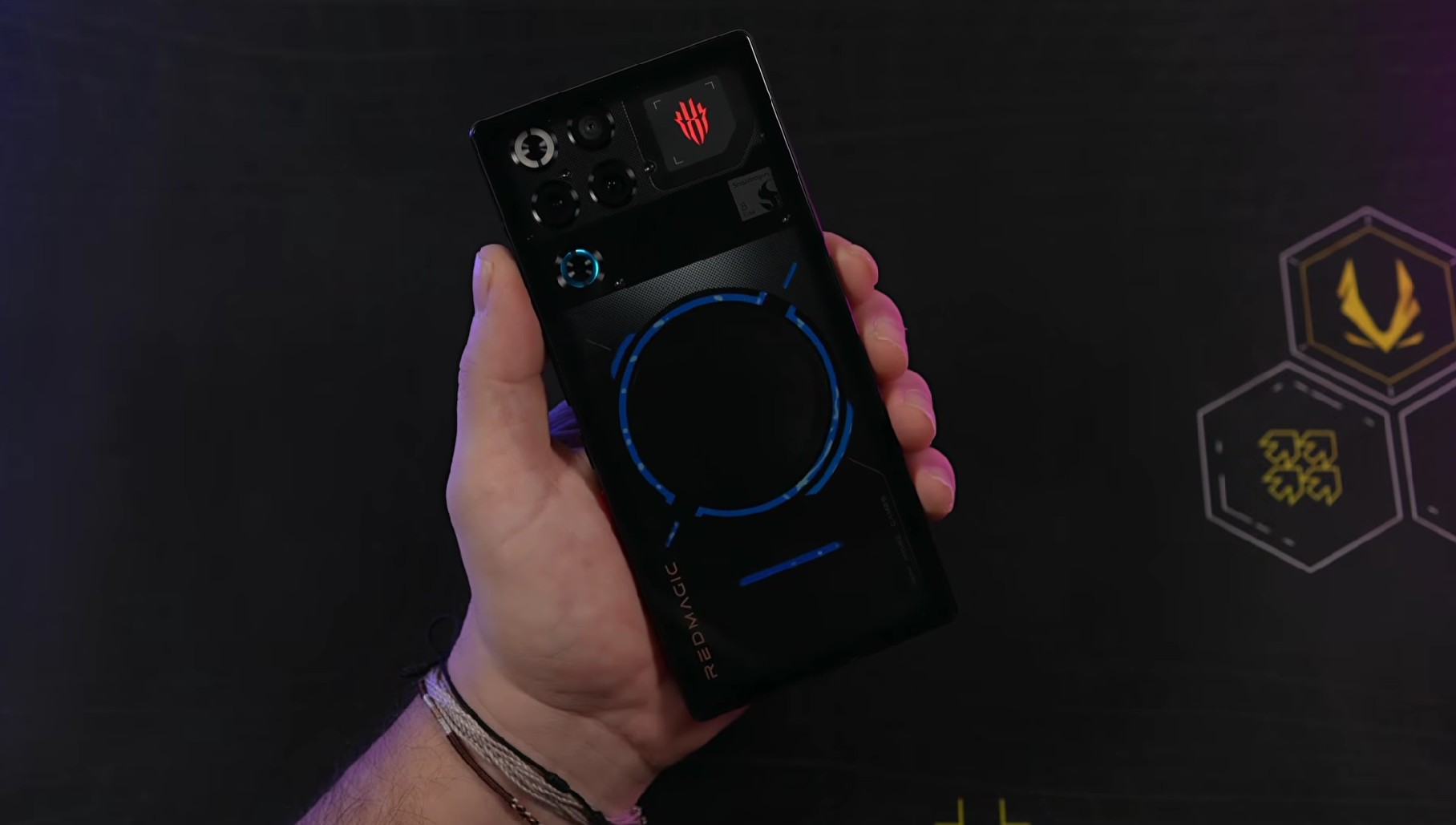 Gila! HP Android Ini Bisa Jalankan Cyberpunk 2077 Versi PC Tembus 50 FPS, Tapi Awas Melepuh!