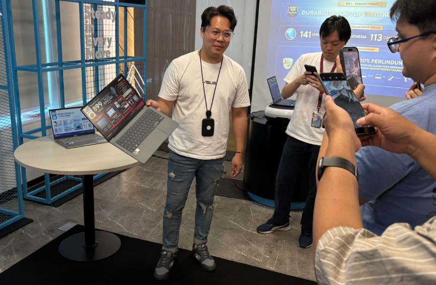 ASUS Indonesia Pamer Durabilitas Ekstrem dan Upgrade Garansi Total untuk Jajaran Laptop Sebelum Harga Naik!