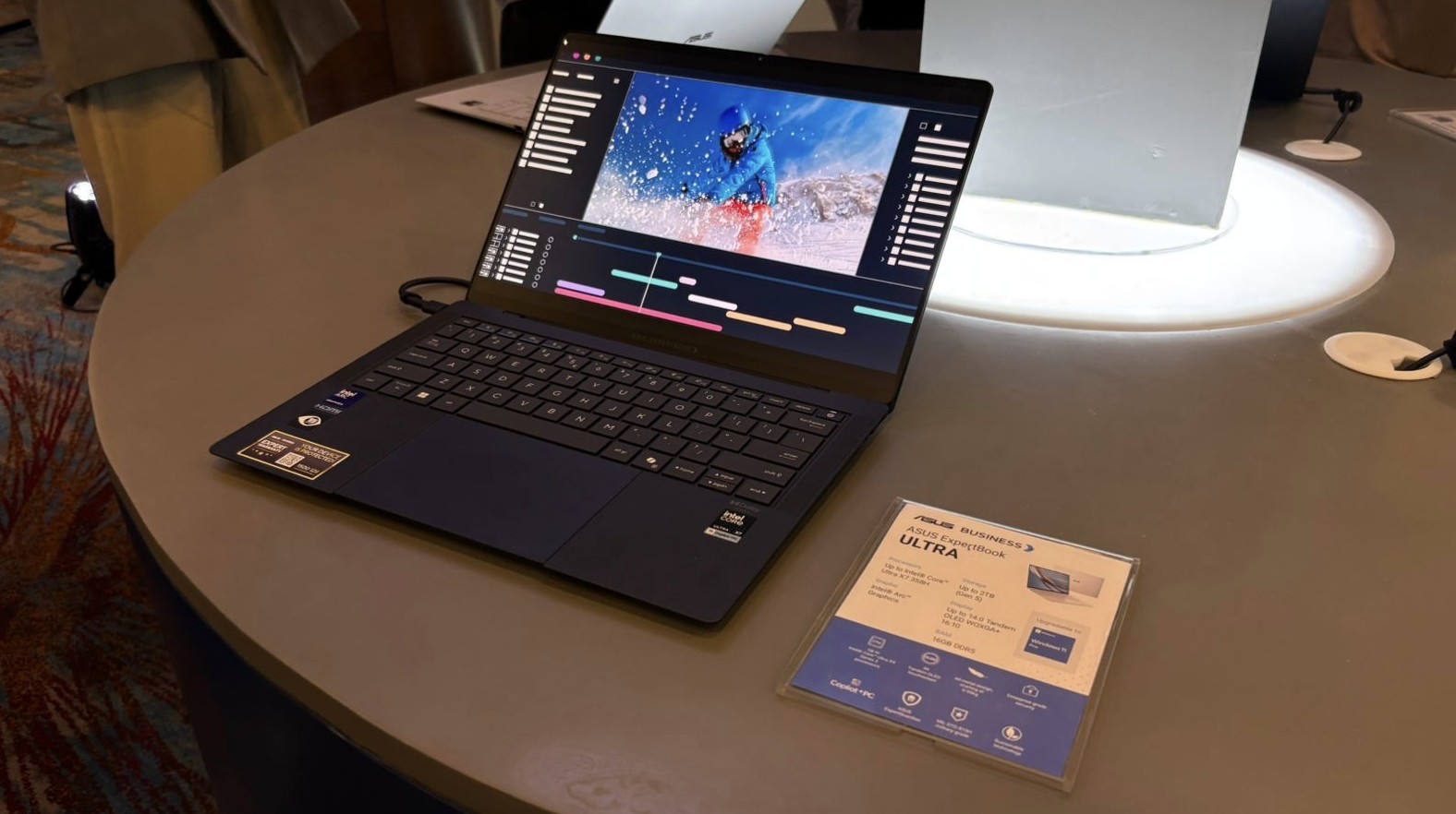 ASUS ExpertBook Ultra: Evolusi Mutakhir Laptop Bisnis Berbasis AI untuk Kaum Profesional Masa Depan