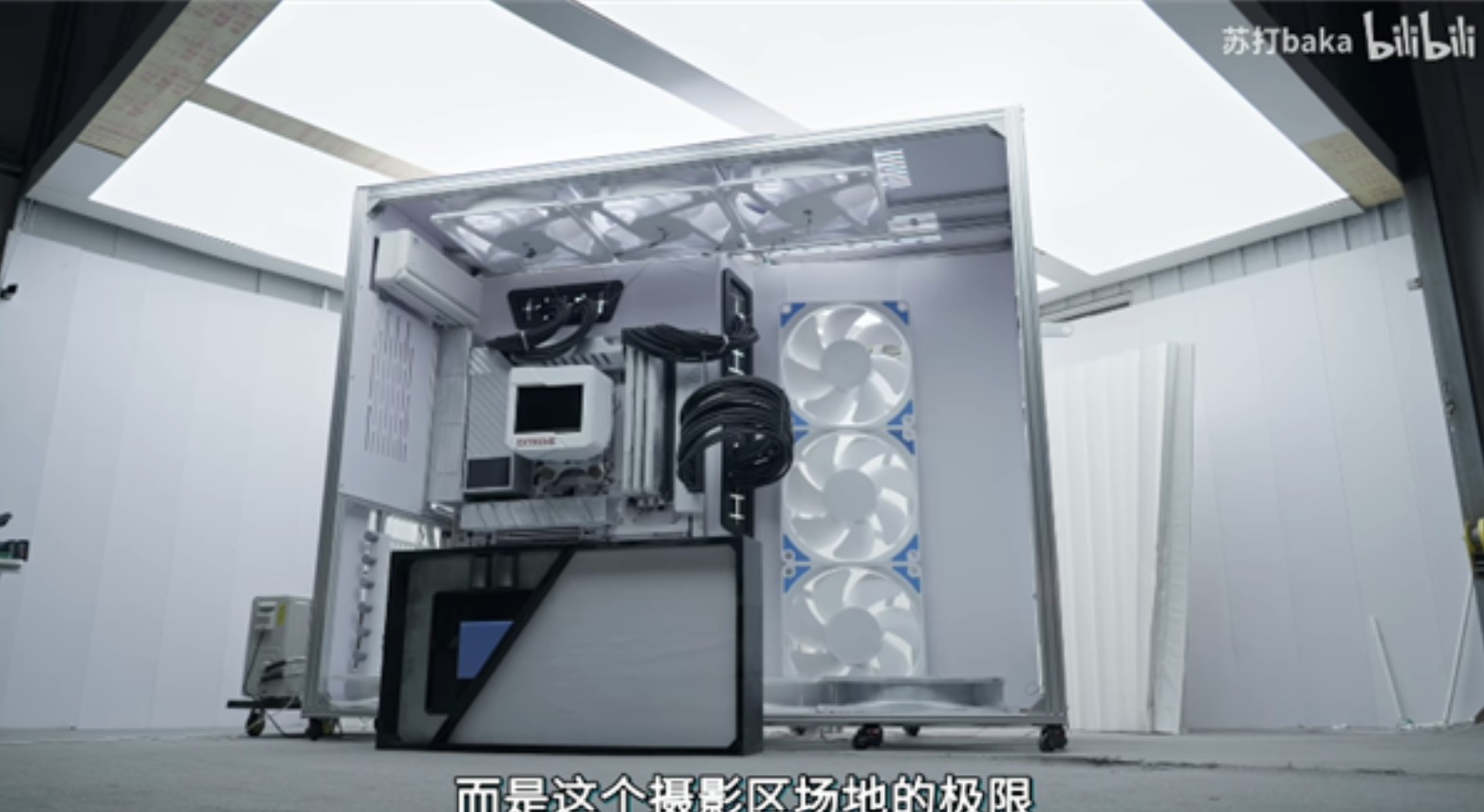 Hidup Dalam PC, Modder China Bangun PC Raksasa Seukuran Kamar!
