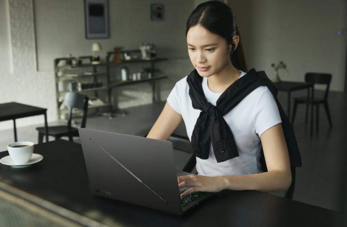 Laptop Gaming AI Ultra-Portable Terbaik, ASUS ROG Zephyrus G14 (GU405) Resmi Hadir di Indonesia