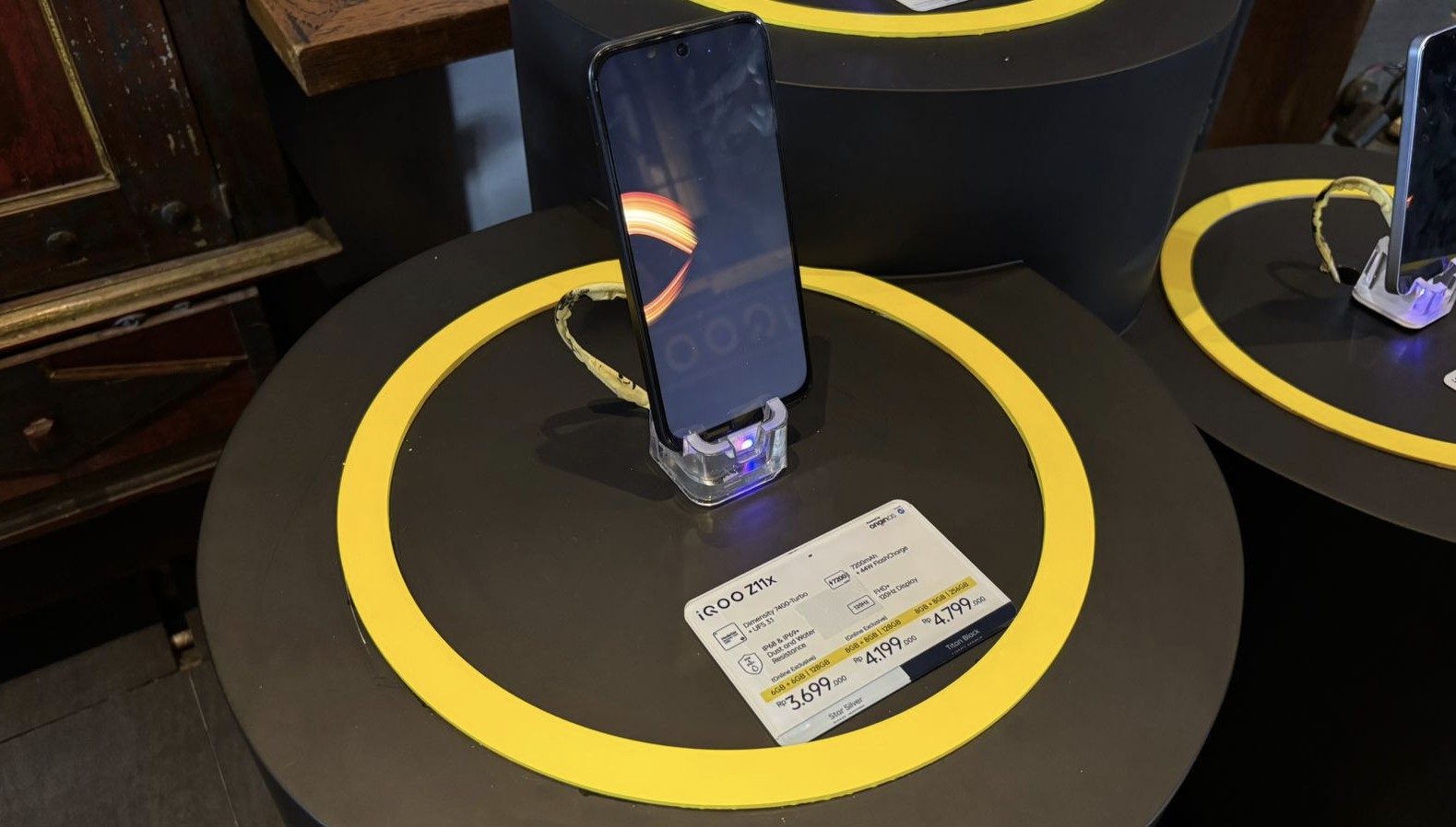 iQOO Z11 Series Resmi Mendarat di Indonesia, Cetak Rekor MURI Baterai Terbesar 9.020mAh