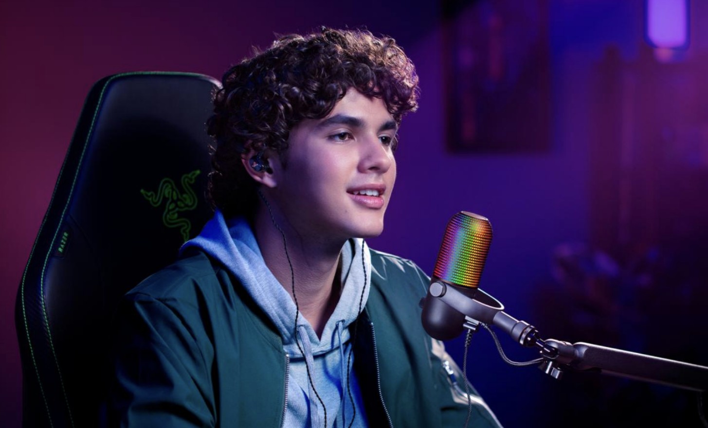 Tingkatkan Kualitas Streaming: Razer Rilis Mikrofon Cerdas Seiren V3 Chroma 32-Bit DSP